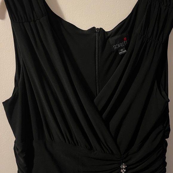 Scarlett Black Midi Dress with Elegant Detailing - Picture 9 of 10